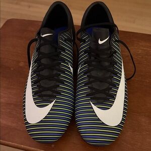 Nike Men's Black and Blue Soccer Shoes